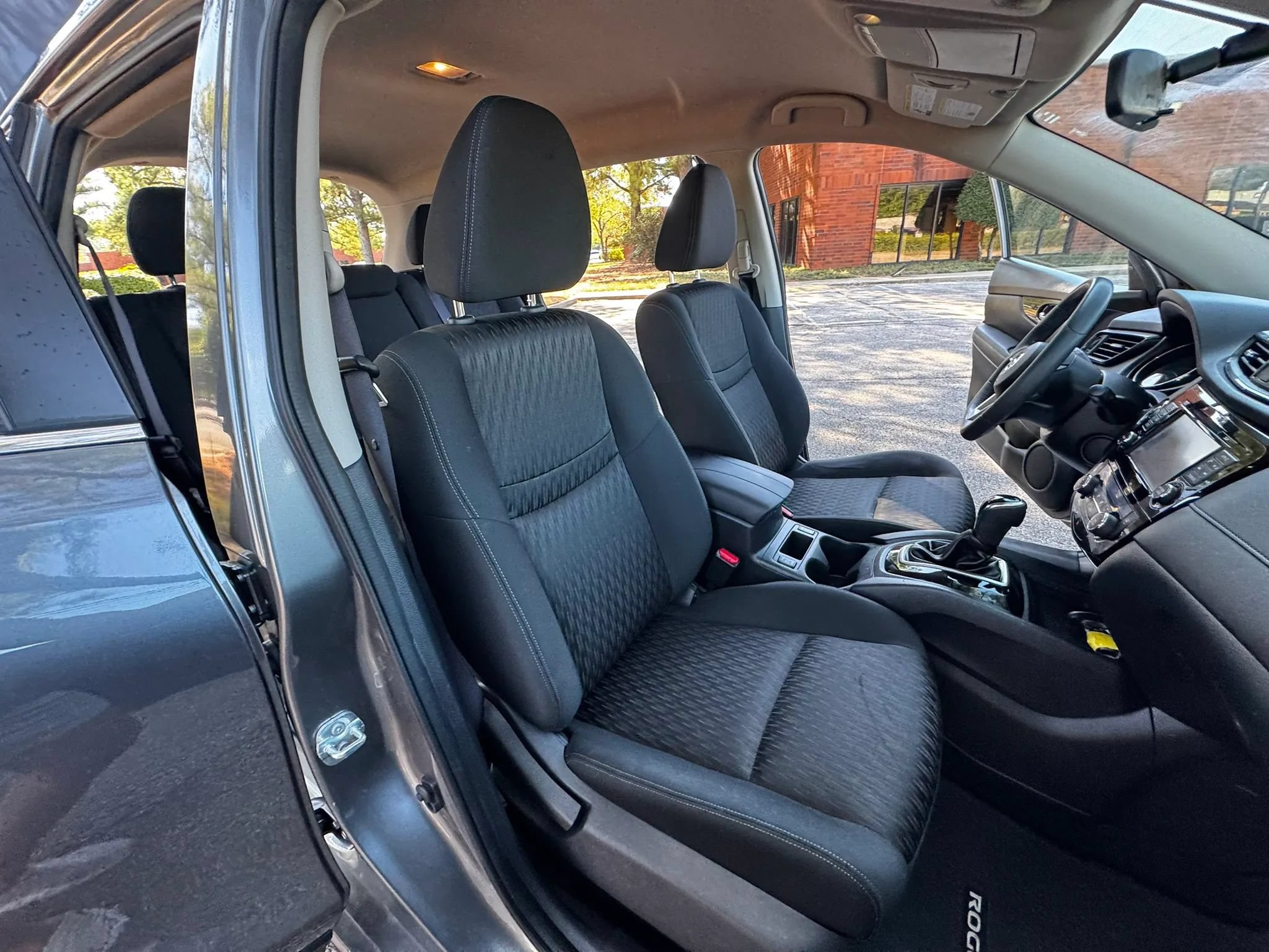 Used 2017 Nissan Rogue SV w/ SV Premium Package FWD image 20