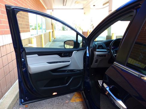 Used 2023 Honda Odyssey Touring image 18