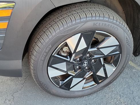 Used 2025 Hyundai Kona SEL AWD/4WD image 2