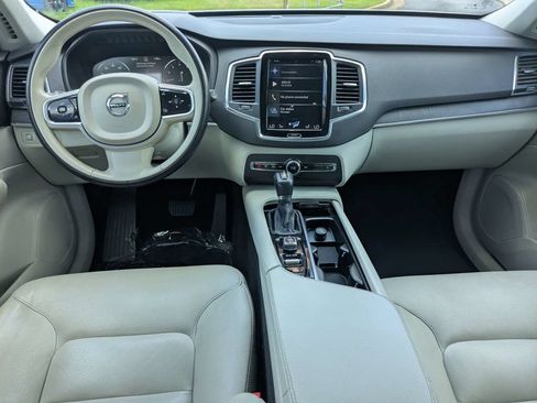 Used 2020 Volvo XC90 T6 Momentum AWD/4WD image 18