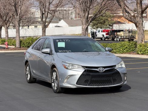 Used 2015 Toyota Camry SE FWD image 2