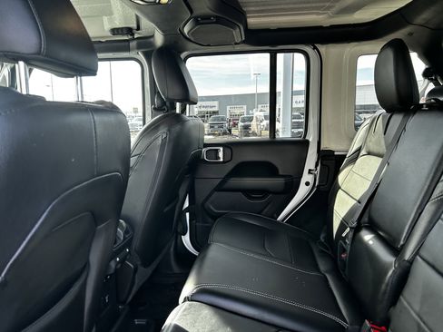 Used 2023 Jeep Wrangler Sahara w/ Cold Weather Group image 11