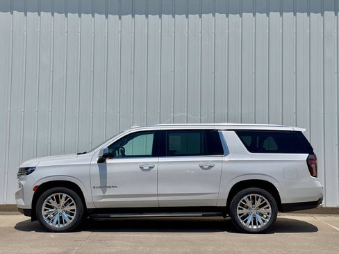 Used 2021 Chevrolet Suburban Premier AWD/4WD image 3