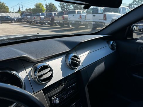 Used 2005 Ford Mustang Coupe image 31