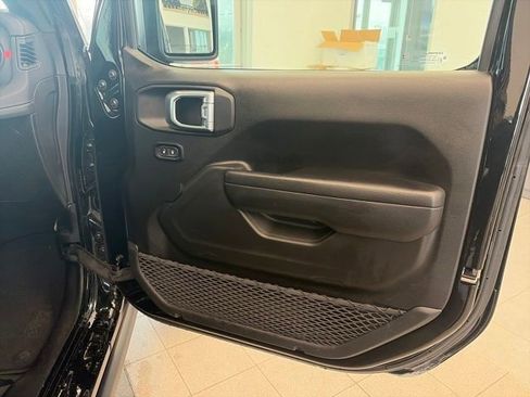 Used 2024 Jeep Wrangler Unlimited Rubicon AWD/4WD image 44