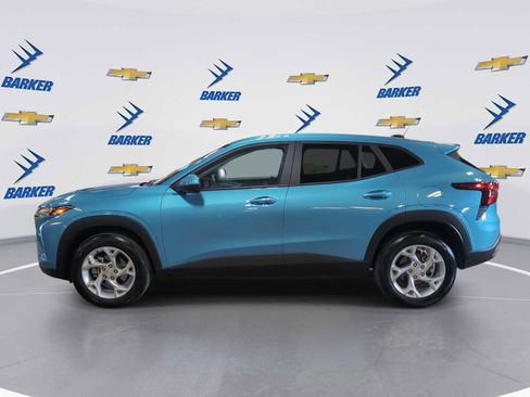Used 2025 Chevrolet Trax LS w/ LS Convenience Package image 5
