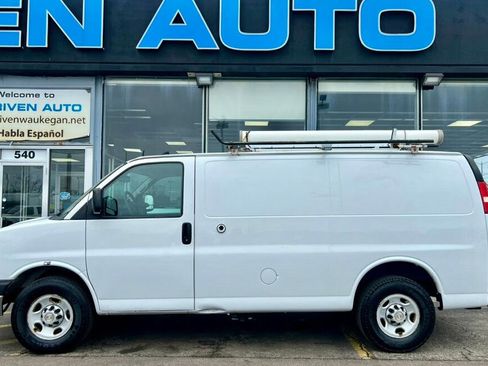 Used 2014 Chevrolet Express 2500 RWD image 2
