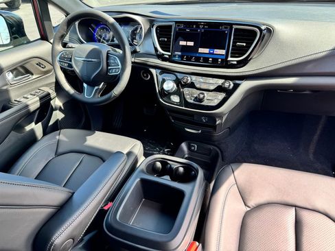 New 2026 Chrysler Pacifica Select image 11