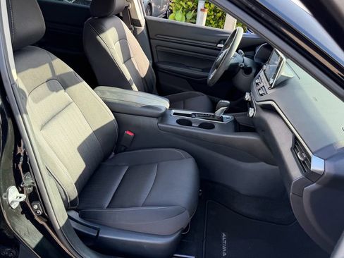 Used 2019 Nissan Altima 2.5 S FWD image 18