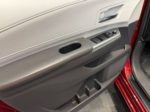 Used 2022 Toyota Sienna XLE FWD image 9