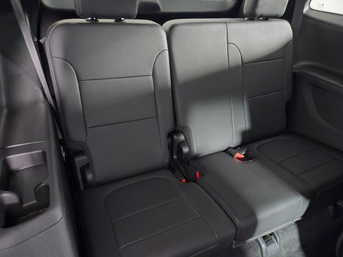 Used 2022 Chevrolet Traverse LT w/ LT Premium Package image 17