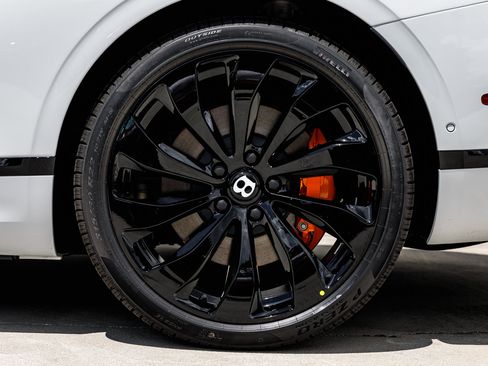 New 2025 Bentley Continental GTC image 12