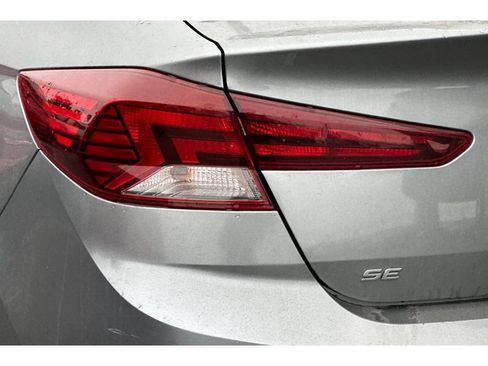 Used 2019 Hyundai Elantra SE w/ Cargo Package FWD image 7