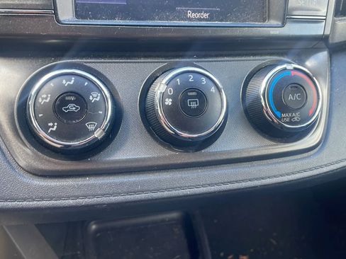 Used 2014 Toyota RAV4 LE image 14