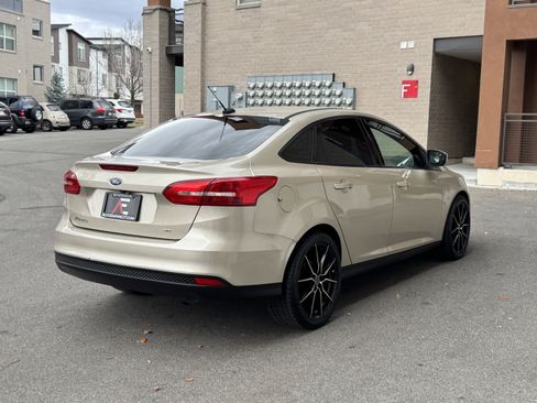 Used 2018 Ford Focus SE w/ SE Appearance Package image 6