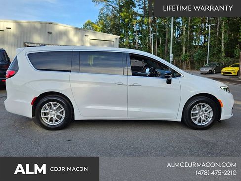 New 2026 Chrysler Pacifica Select FWD image 15