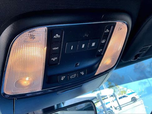 Used 2020 Jeep Grand Cherokee Limited w/ Luxury Group II image 32