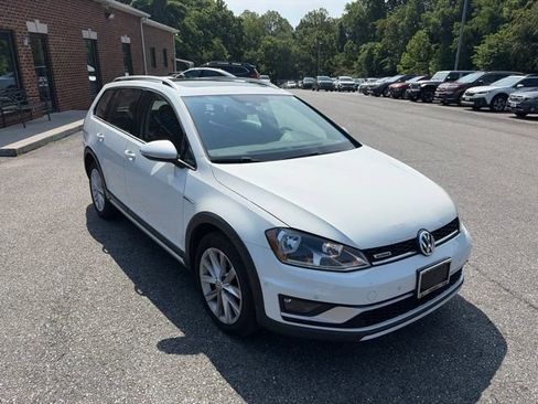 Used 2017 Volkswagen Golf Alltrack SE AWD/4WD image 1