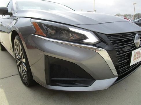 Used 2024 Nissan Altima 2.5 SV FWD image 29