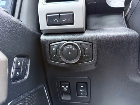 Used 2018 Ford F150 Lariat w/ Equipment Group 502A Luxury image 13