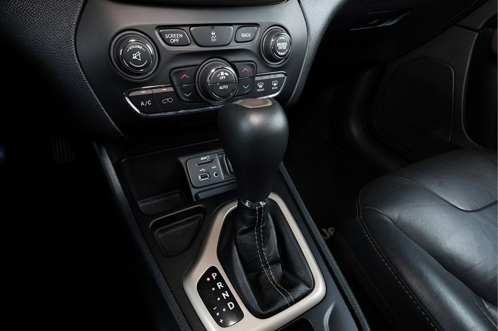 Used 2018 Jeep Cherokee Limited FWD image 31