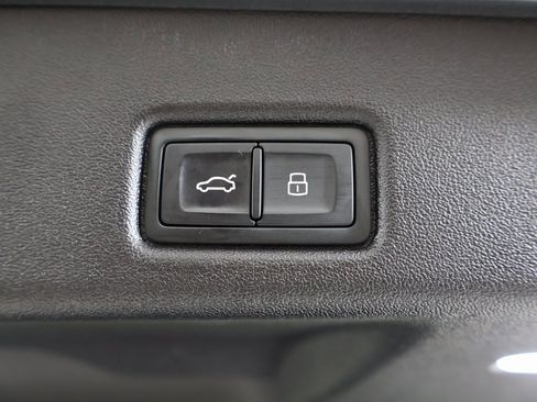 Used 2025 Audi Q5 Premium Plus w/ Premium Plus image 16