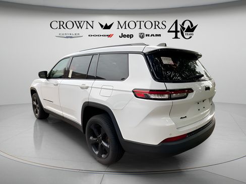 Used 2023 Jeep Grand Cherokee L Limited w/ Black Appearance Package AWD/4WD image 10