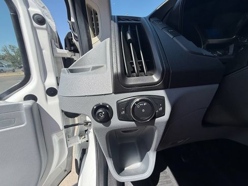 Used 2015 Ford Transit 250 130 Low Roof RWD image 27