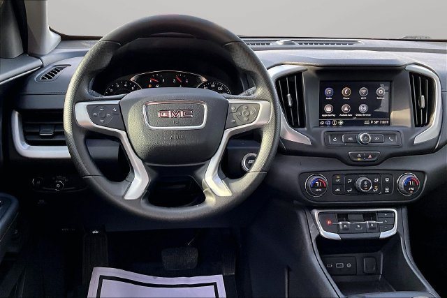 Used 2024 GMC Terrain SLE w/ Driver Convenience Package FWD image 5