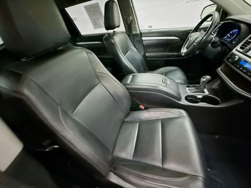 Used 2017 Toyota Highlander XLE FWD image 30