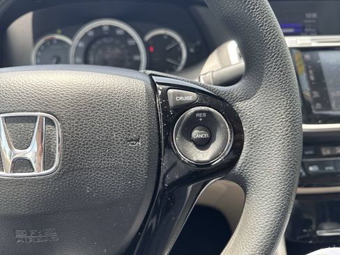 Used 2017 Honda Accord EX image 29