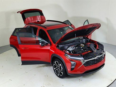 New 2026 Chevrolet Trax RS w/ Sunroof Package image 24