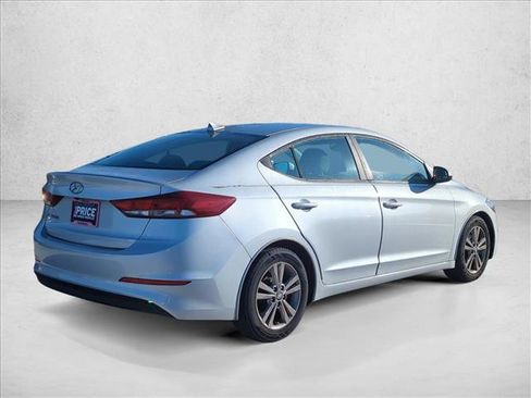 Used 2017 Hyundai Elantra SE image 5