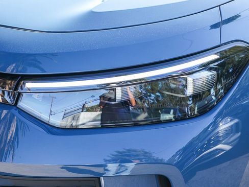 New 2025 Volkswagen Tiguan SE image 17