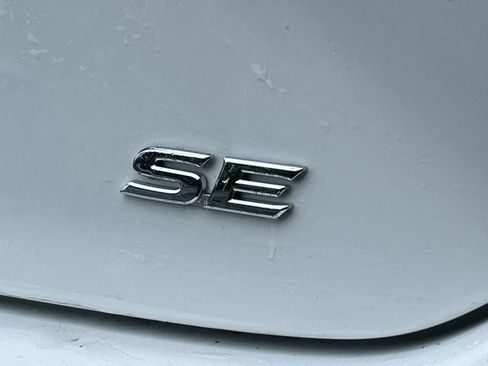 Used 2025 Toyota Camry SE AWD/4WD image 15