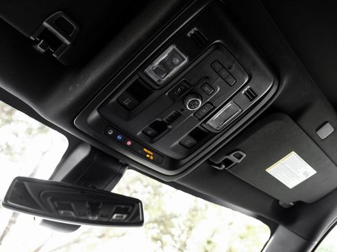 Used 2022 GMC Yukon XL Denali image 39