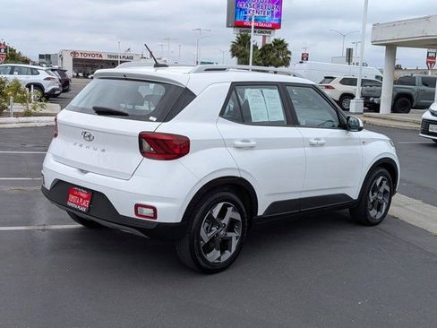 Used 2025 Hyundai Venue SEL FWD image 8