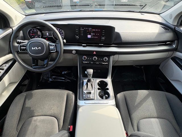 Used 2023 Kia Carnival LX FWD image 8