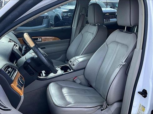 Used 2012 Lincoln MKX FWD 4DR SUV image 19