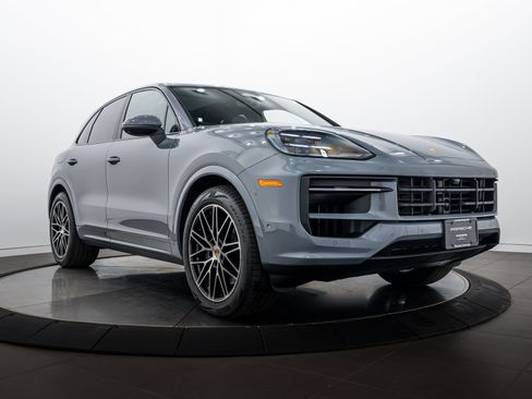 Certified 2026 Porsche Cayenne AWD/4WD image 9