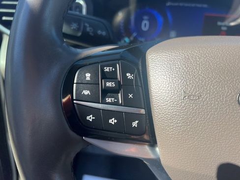 Used 2023 Ford Explorer Platinum w/ Technology Package image 30