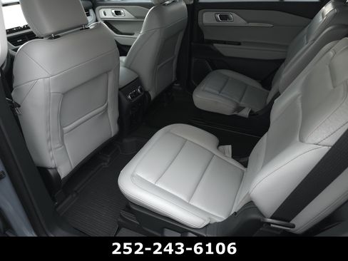 Used 2025 Ford Explorer Active w/ Active Comfort Package RWD image 31