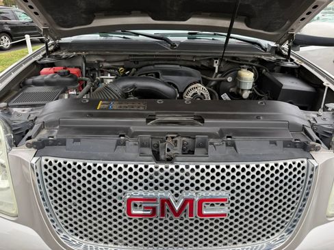 Used 2007 GMC Yukon Denali AWD/4WD image 31