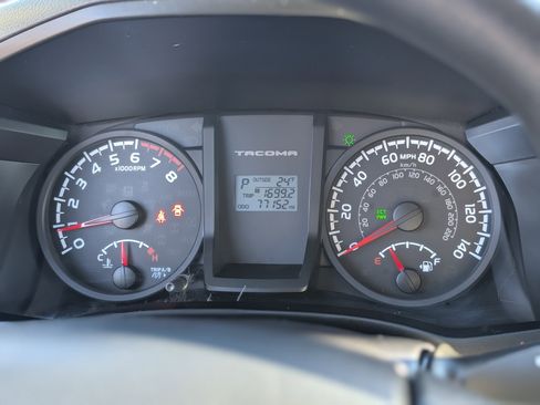 Used 2017 Toyota Tacoma SR image 24