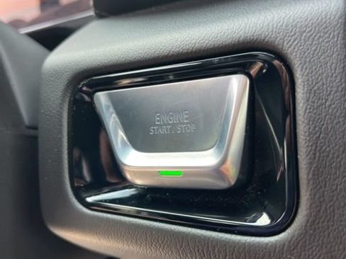 Used 2025 GMC Yukon Denali AWD/4WD image 27