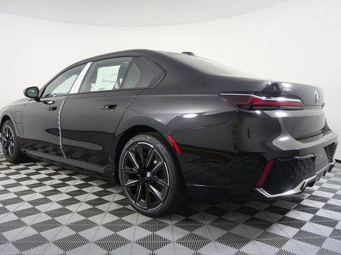 Used 2026 BMW 750e xDrive w/ Executive Package image 5