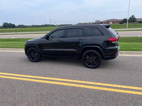 Used 2021 Jeep Grand Cherokee Laredo X RWD image 7