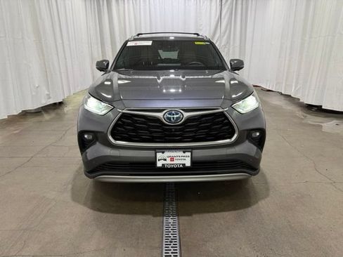 Certified 2024 Toyota Highlander Platinum AWD/4WD image 9
