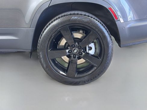 Certified 2023 Land Rover Defender 130 SE AWD/4WD image 37