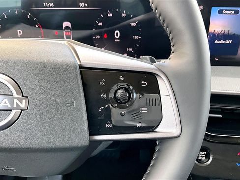 Used 2025 Nissan Murano SV FWD image 23